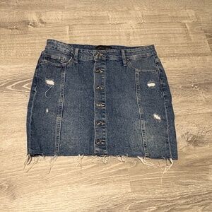 Kendall & Kylie size 7/28 frayed button-up denim skirt
